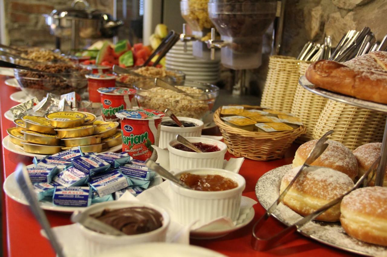 Hotel U Tri Volu Lysice Экстерьер фото